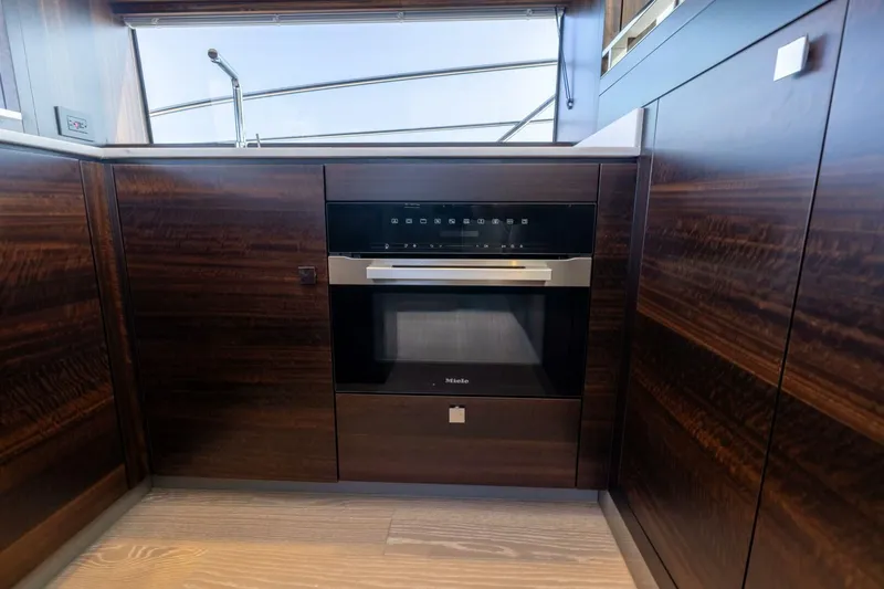  Yacht Photos Pics 2024 Sunseeker Manhattan 55 - Image 21