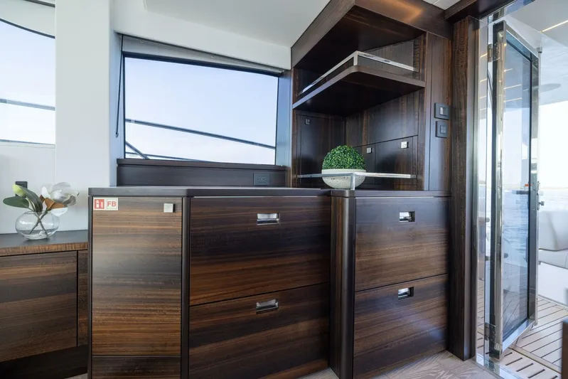  Yacht Photos Pics 2024 Sunseeker Manhattan 55 - Image 24