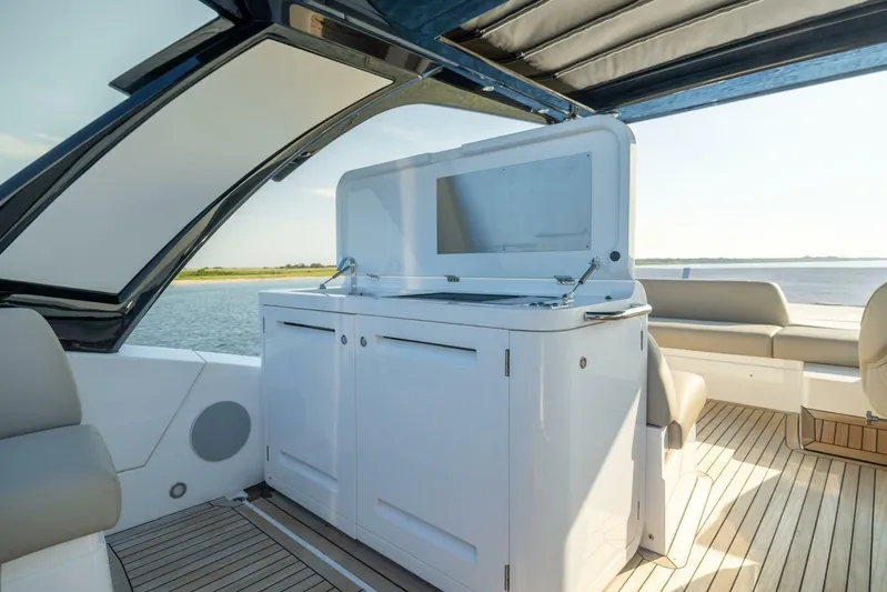  Yacht Photos Pics 2024 Sunseeker Manhattan 55 - Image 62