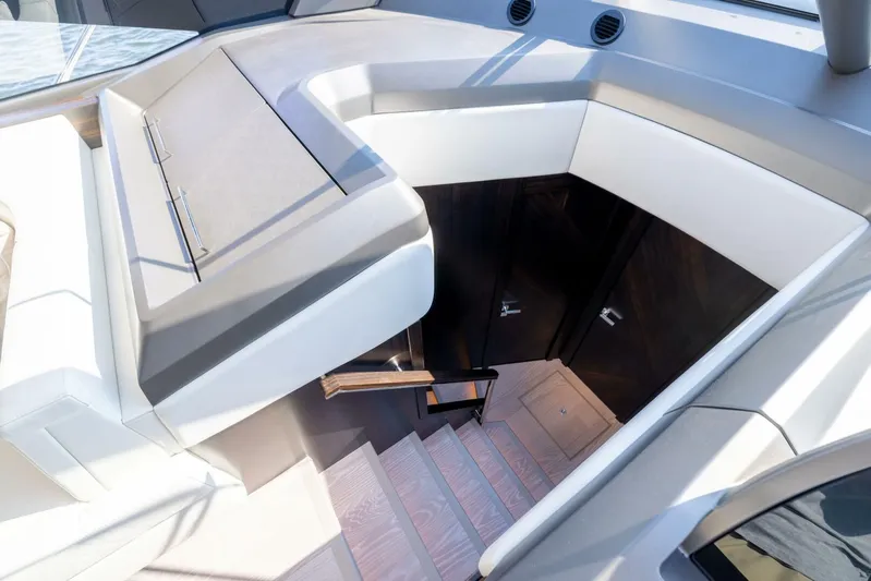  Yacht Photos Pics 2024 Sunseeker Manhattan 55 - Image 31