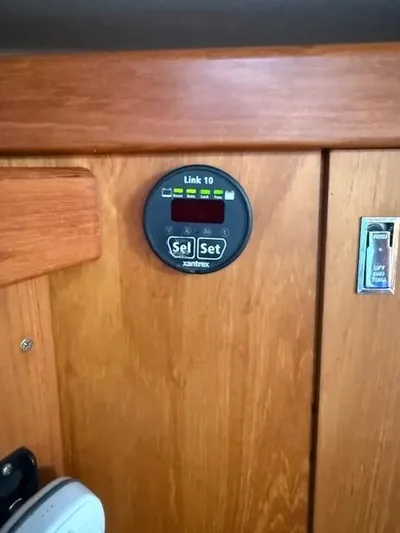 Jet Stream Yacht Photos Pics Xantrex Link 10 monitor on 2003 Wauquiez Centurion 45s wooden panel.