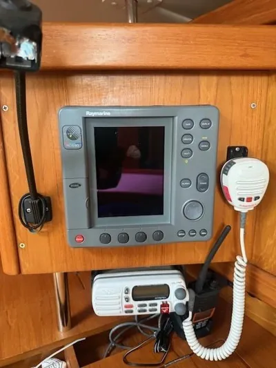 Jet Stream Yacht Photos Pics Raymarine navigation system on 2003 Wauquiez Centurion 45s yacht, featuring control panel and radio.
