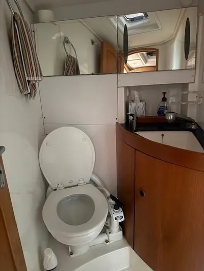 Jet Stream Yacht Photos Pics Bathroom interior of 2003 Wauquiez Centurion 45s yacht with toilet and sink.