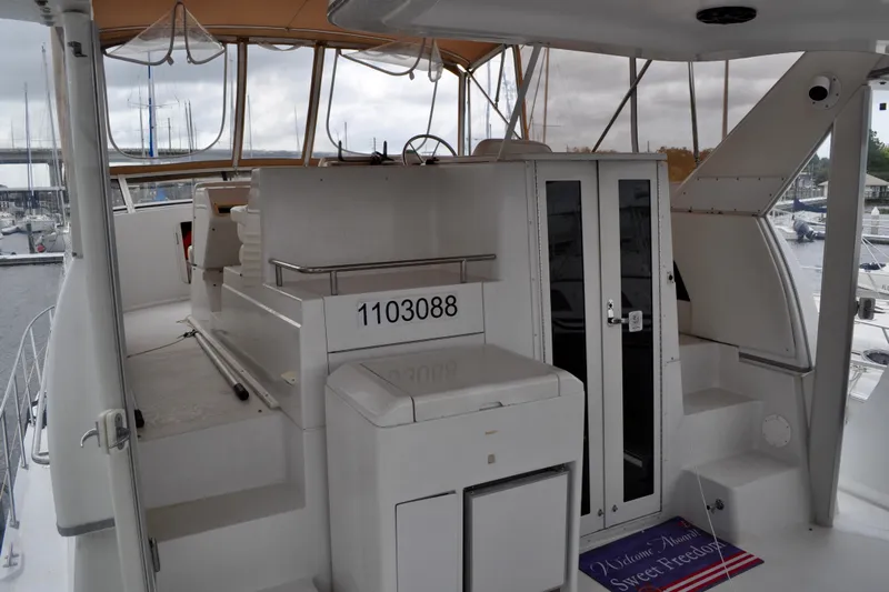 Sweet Freedom Yacht Photos Pics 1999 Carver 406 Aft Cabin Motor Yacht interior with helm and seating area.