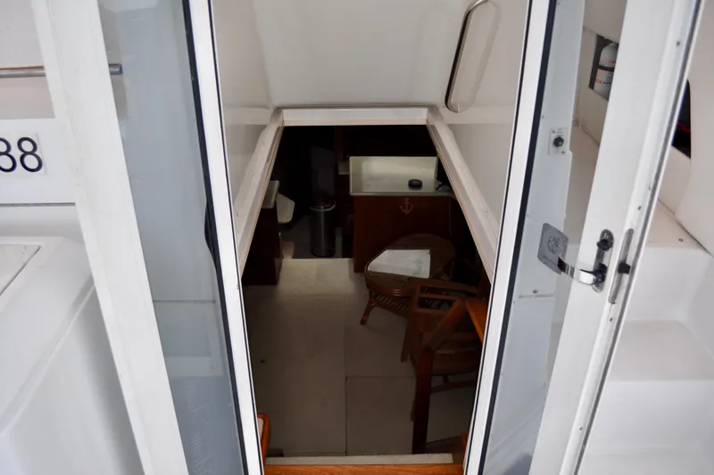Sweet Freedom Yacht Photos Pics Interior view of 1999 Carver 406 Aft Cabin Motor Yacht, showing cabin entrance.
