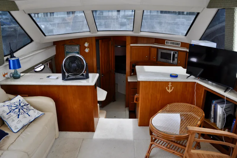 Sweet Freedom Yacht Photos Pics 1999 Carver 406 Aft Cabin Motor Yacht interior with cozy seating and modern amenities.