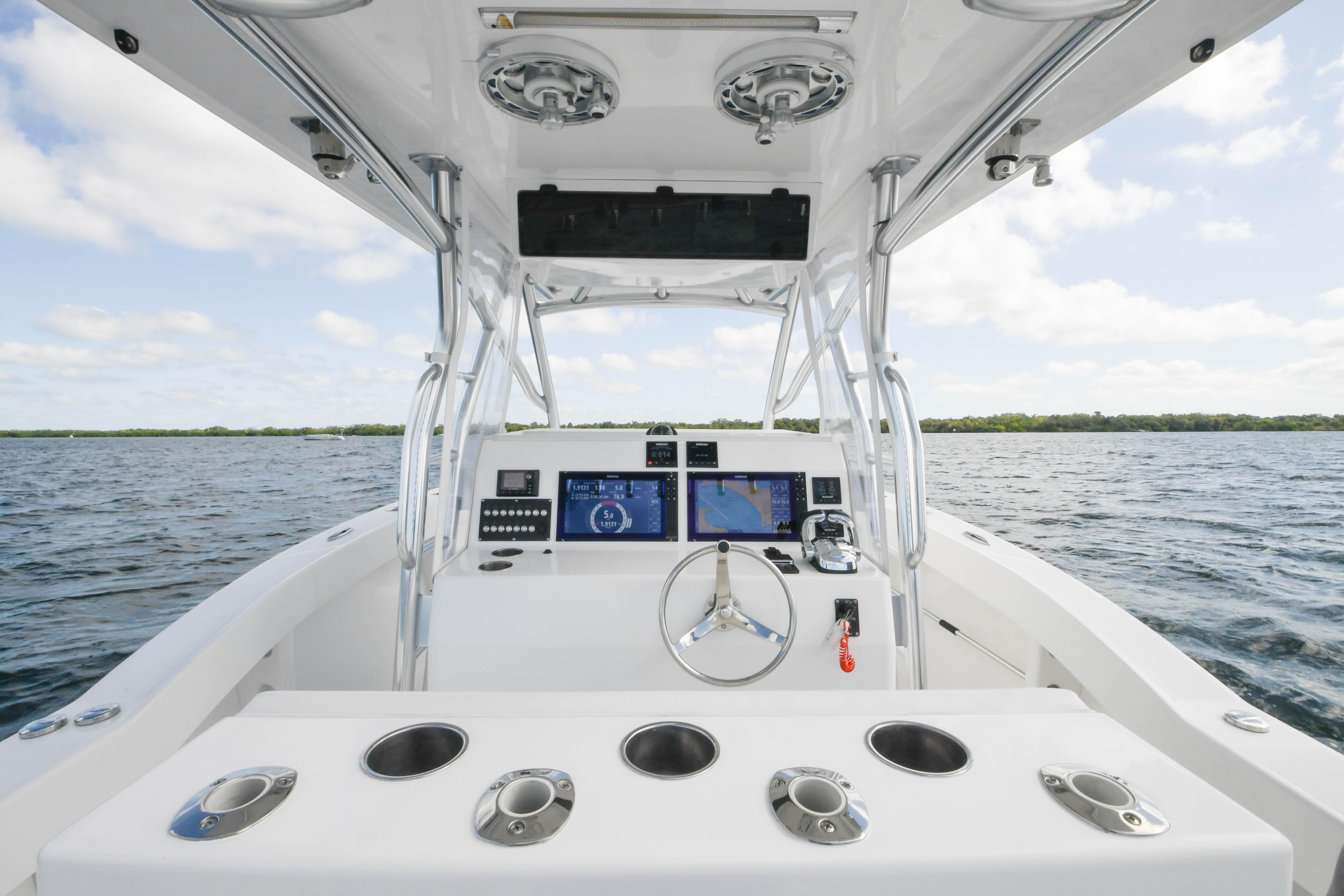 Ocean Master 336 Center Console 2019