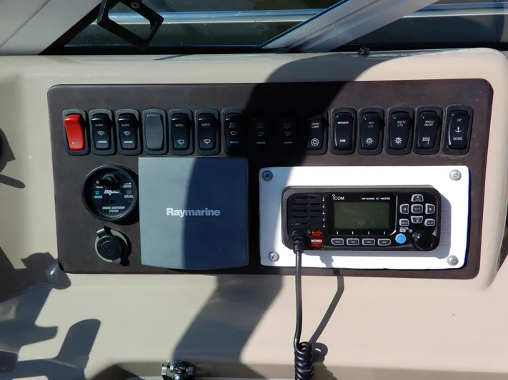  Yacht Photos Pics Control panel of a 2006 Carver 36 Mariner with Raymarine and Icom equipment.