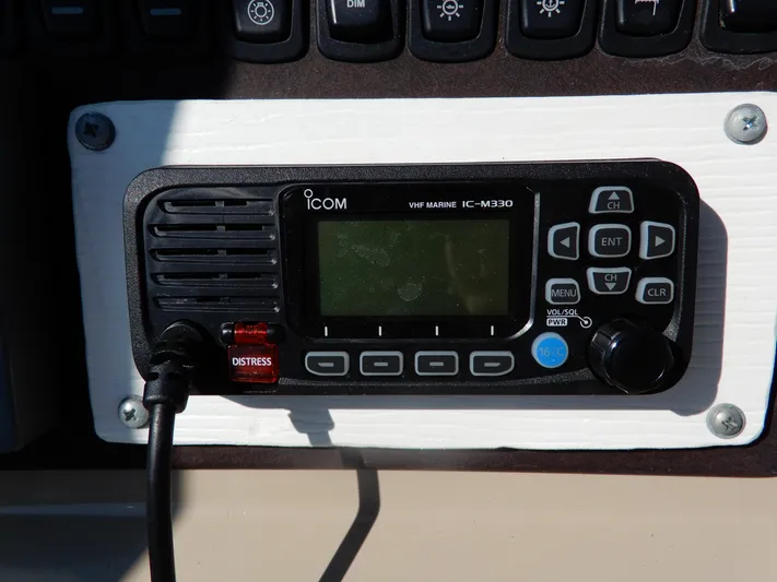  Yacht Photos Pics VHF marine radio IC-M330 on 2006 Carver 36 Mariner boat dashboard.