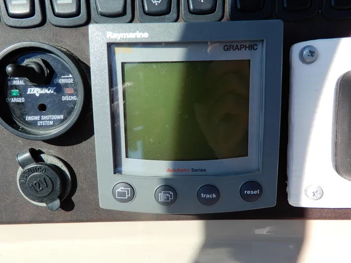  Yacht Photos Pics Control panel of a 2006 Carver 36 Mariner with Raymarine display and engine shutdown system.