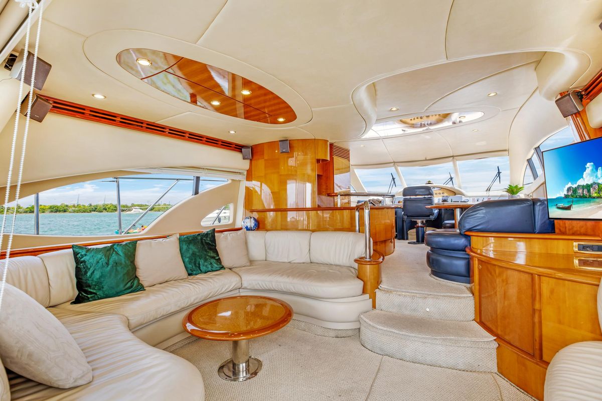 2004 Azimut 62 