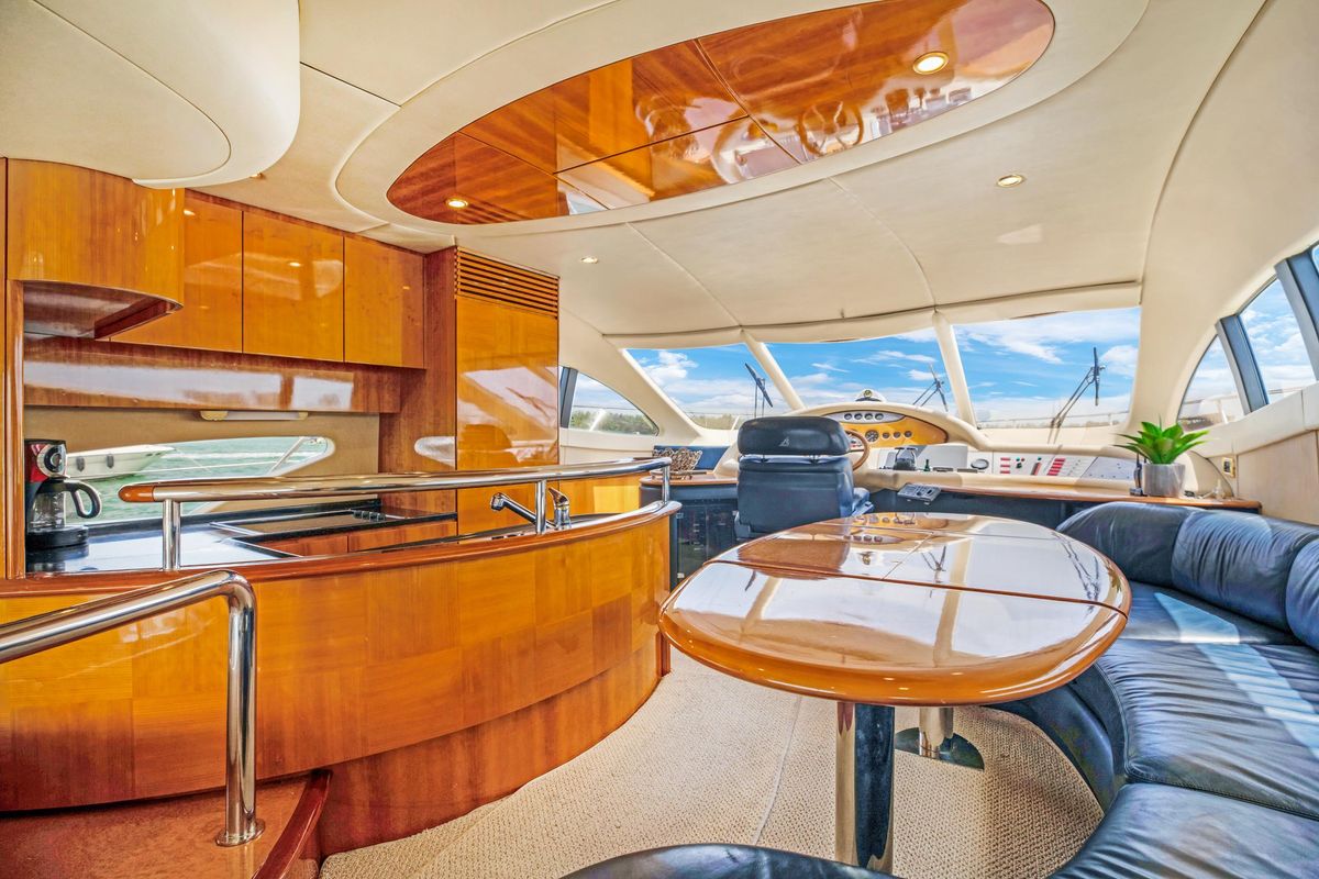 2004 Azimut 62 