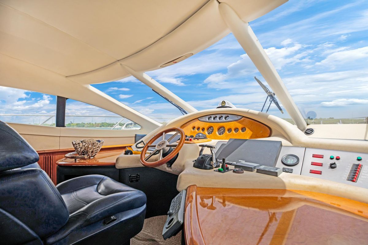 2004 Azimut 62 