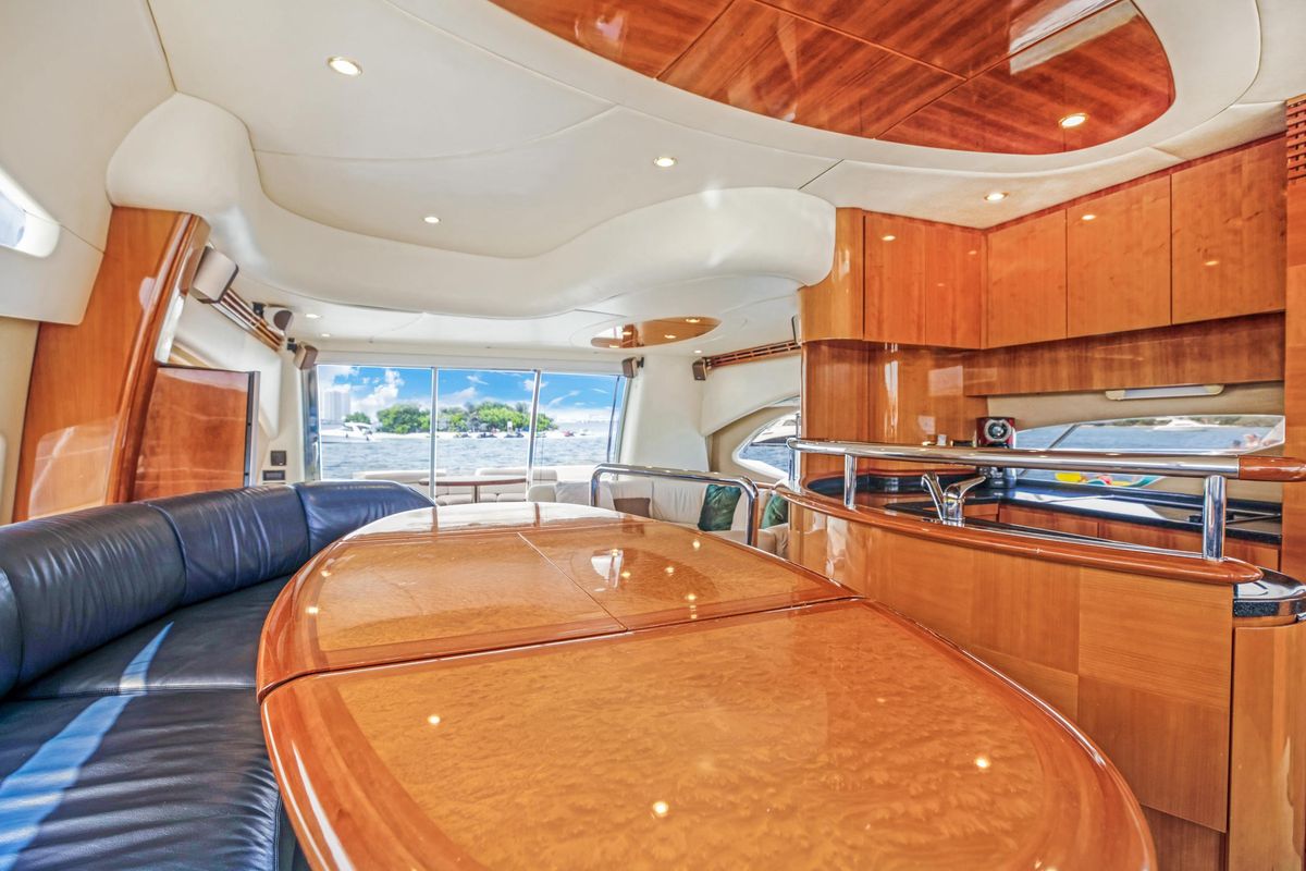 2004 Azimut 62 