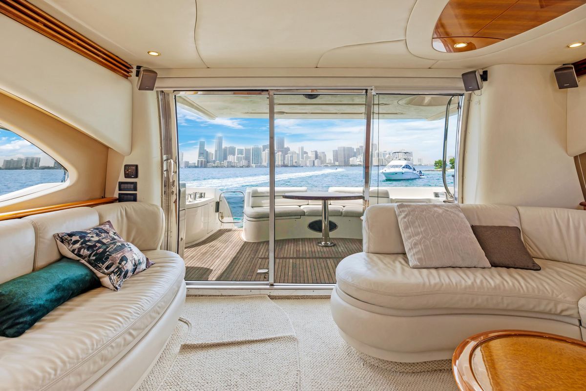 2004 Azimut 62 