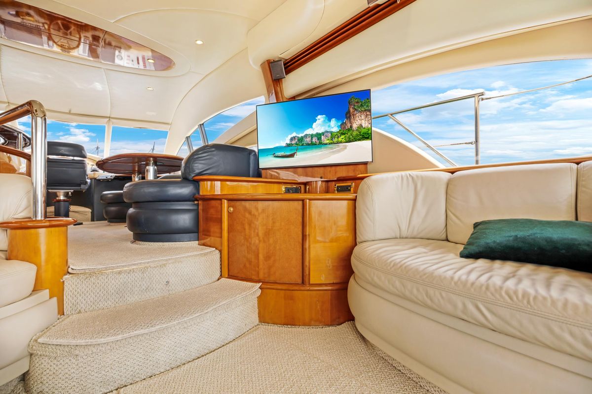 2004 Azimut 62 