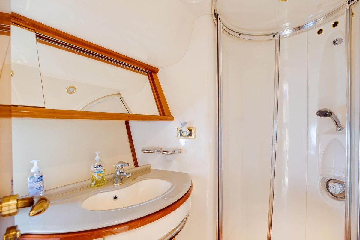 2004 Azimut 62 