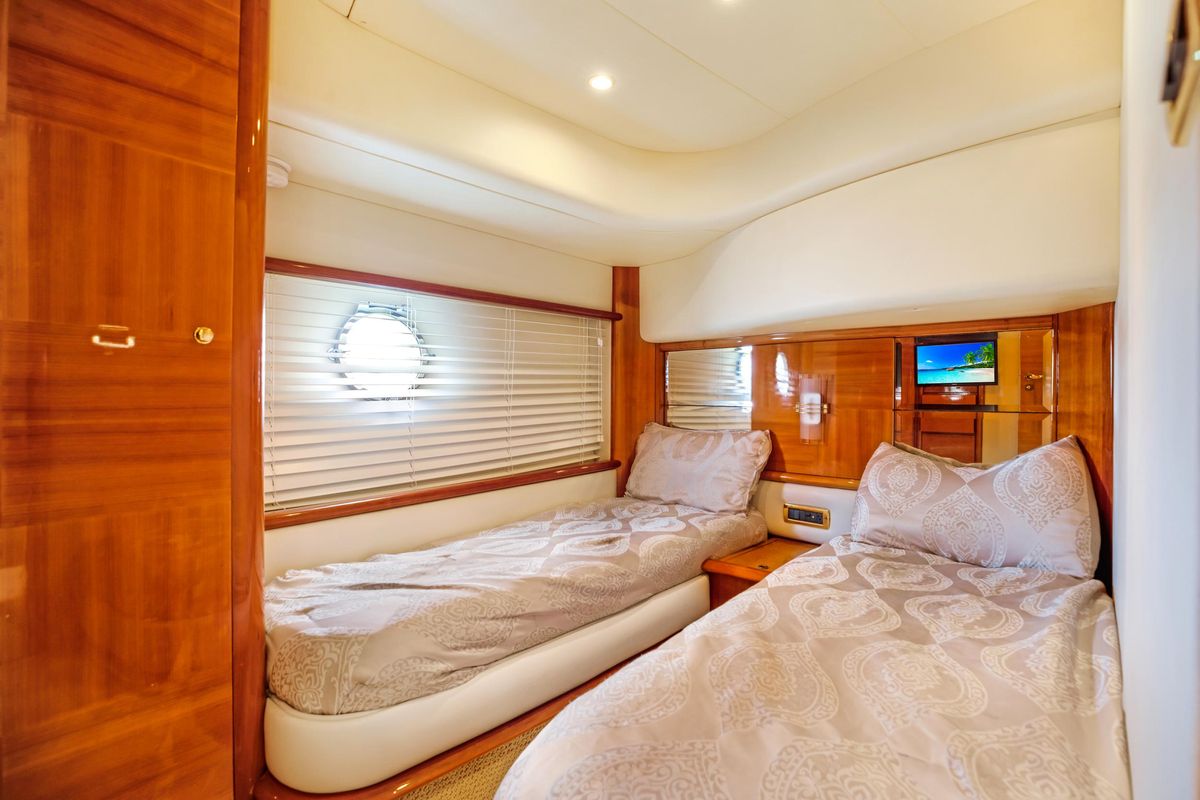 2004 Azimut 62 