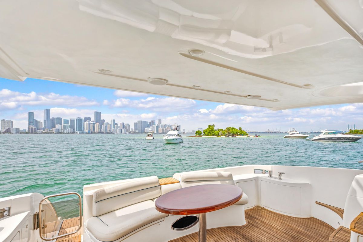2004 Azimut 62 