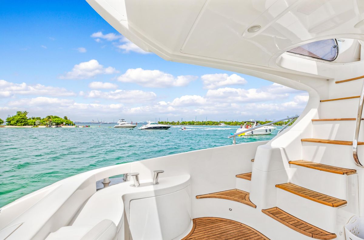 2004 Azimut 62 