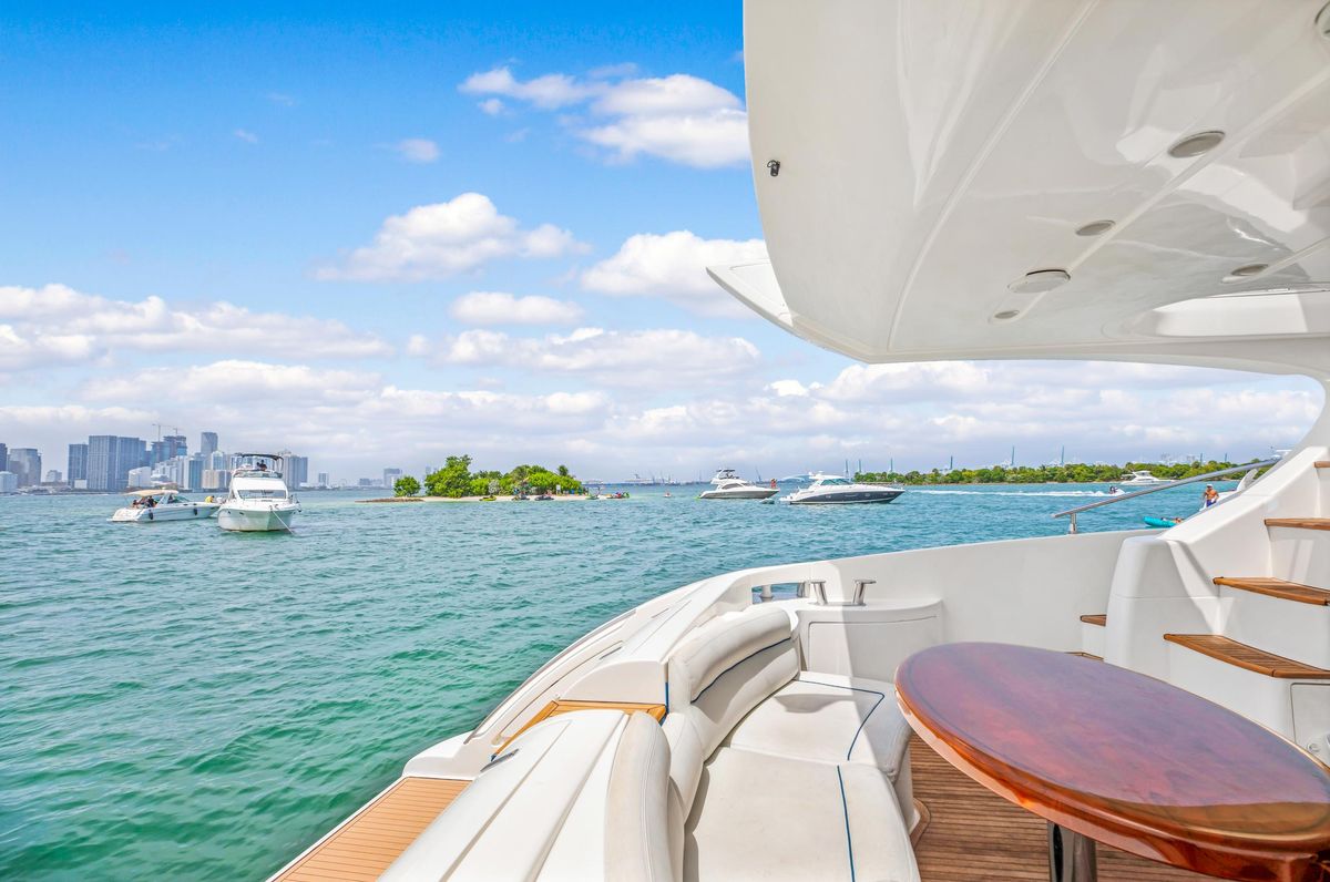 2004 Azimut 62 