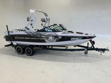 2013 Nautique Super Air Nautique 210