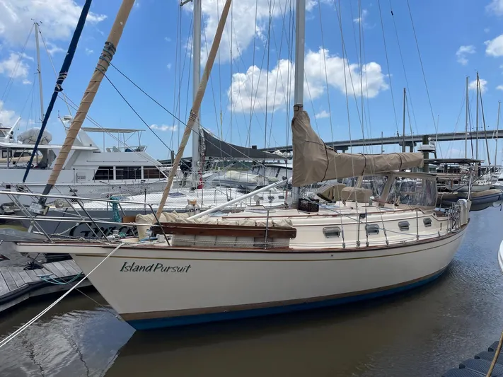 Island Pursuit Yacht Photos Pics 