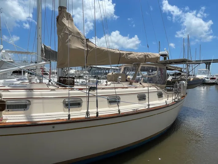 Island Pursuit Yacht Photos Pics 