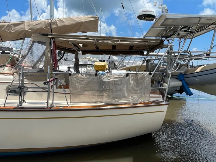 Island Pursuit Yacht Photos Pics 