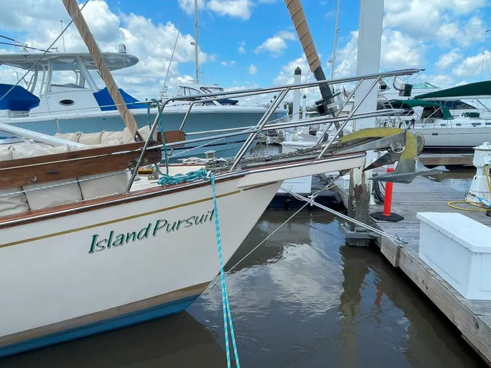 Island Pursuit Yacht Photos Pics 