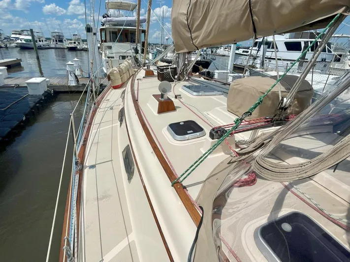 Island Pursuit Yacht Photos Pics 
