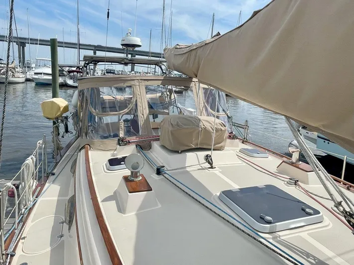 Island Pursuit Yacht Photos Pics 