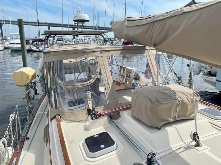 Island Pursuit Yacht Photos Pics 