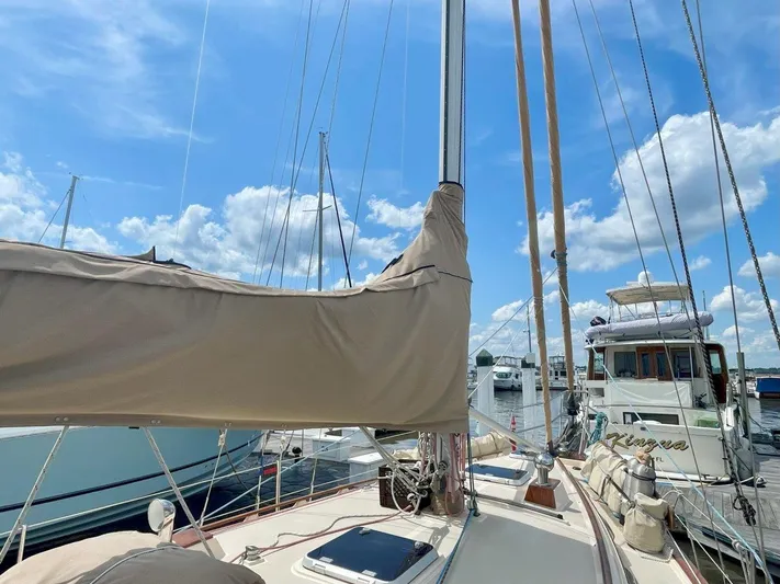 Island Pursuit Yacht Photos Pics 
