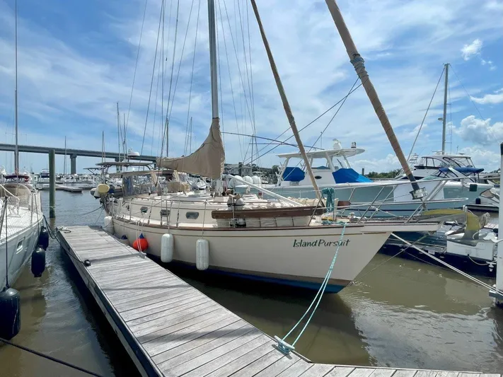 Island Pursuit Yacht Photos Pics 