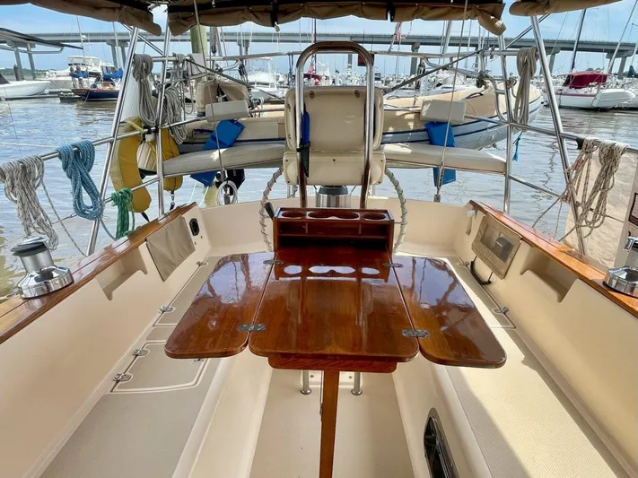 Island Pursuit Yacht Photos Pics 