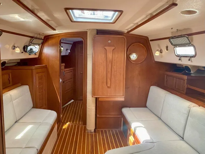 Island Pursuit Yacht Photos Pics 