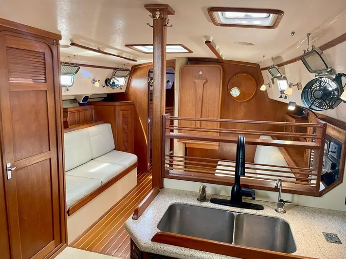 Island Pursuit Yacht Photos Pics 