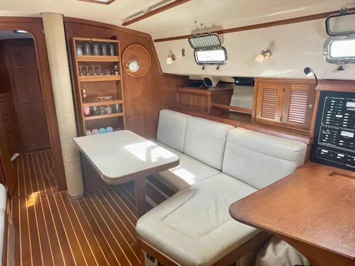 Island Pursuit Yacht Photos Pics 