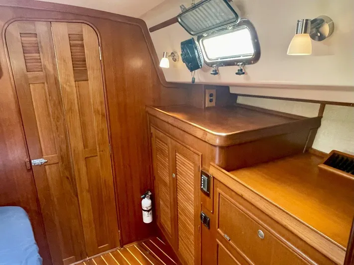 Island Pursuit Yacht Photos Pics 