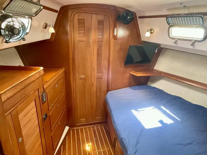 Island Pursuit Yacht Photos Pics 