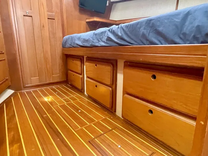 Island Pursuit Yacht Photos Pics 