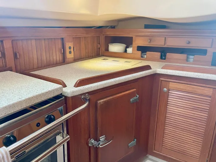 Island Pursuit Yacht Photos Pics 