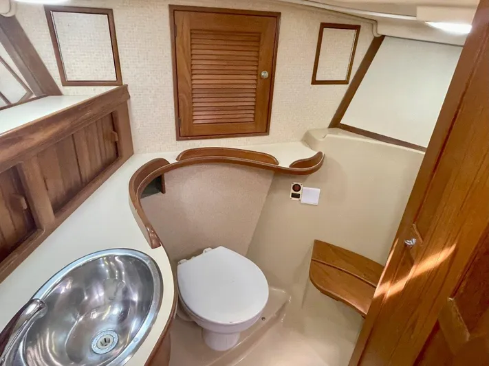 Island Pursuit Yacht Photos Pics 