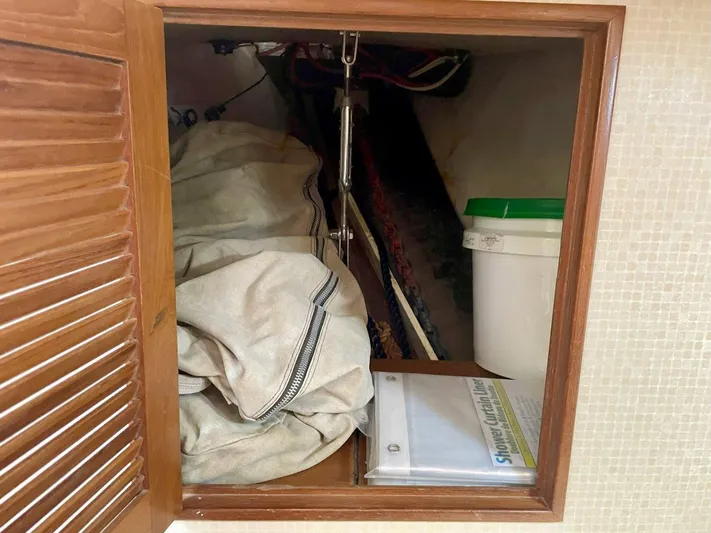 Island Pursuit Yacht Photos Pics 