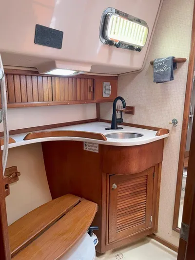 Island Pursuit Yacht Photos Pics 