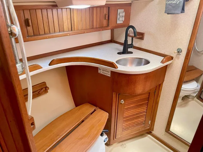 Island Pursuit Yacht Photos Pics 