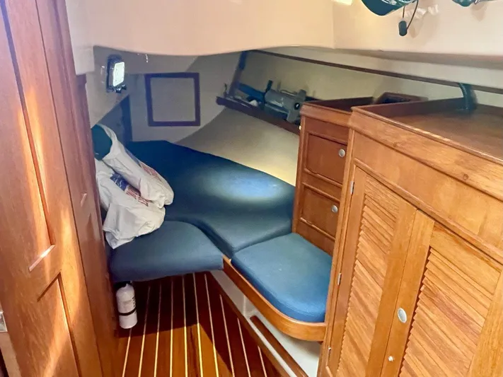 Island Pursuit Yacht Photos Pics 