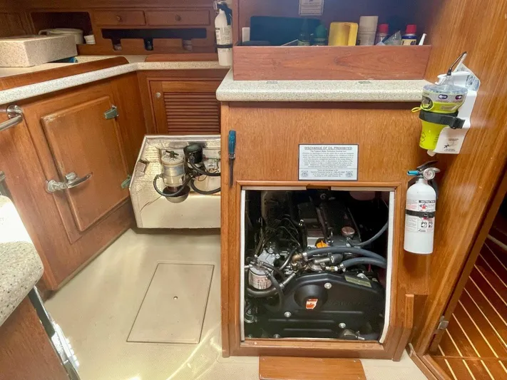 Island Pursuit Yacht Photos Pics 