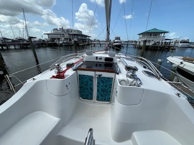 2006 Hunter Deck Salon